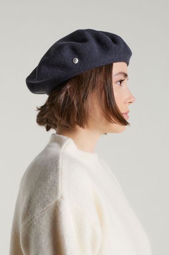 Authentic anthracite beret